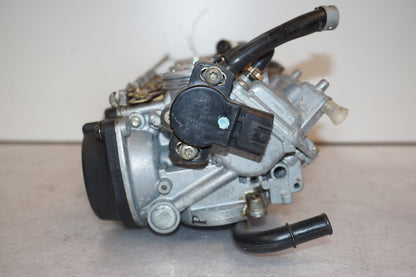 Snett uppifrån på Förgasare från en Kawasaki ZX-6R -2002 motorcykel.