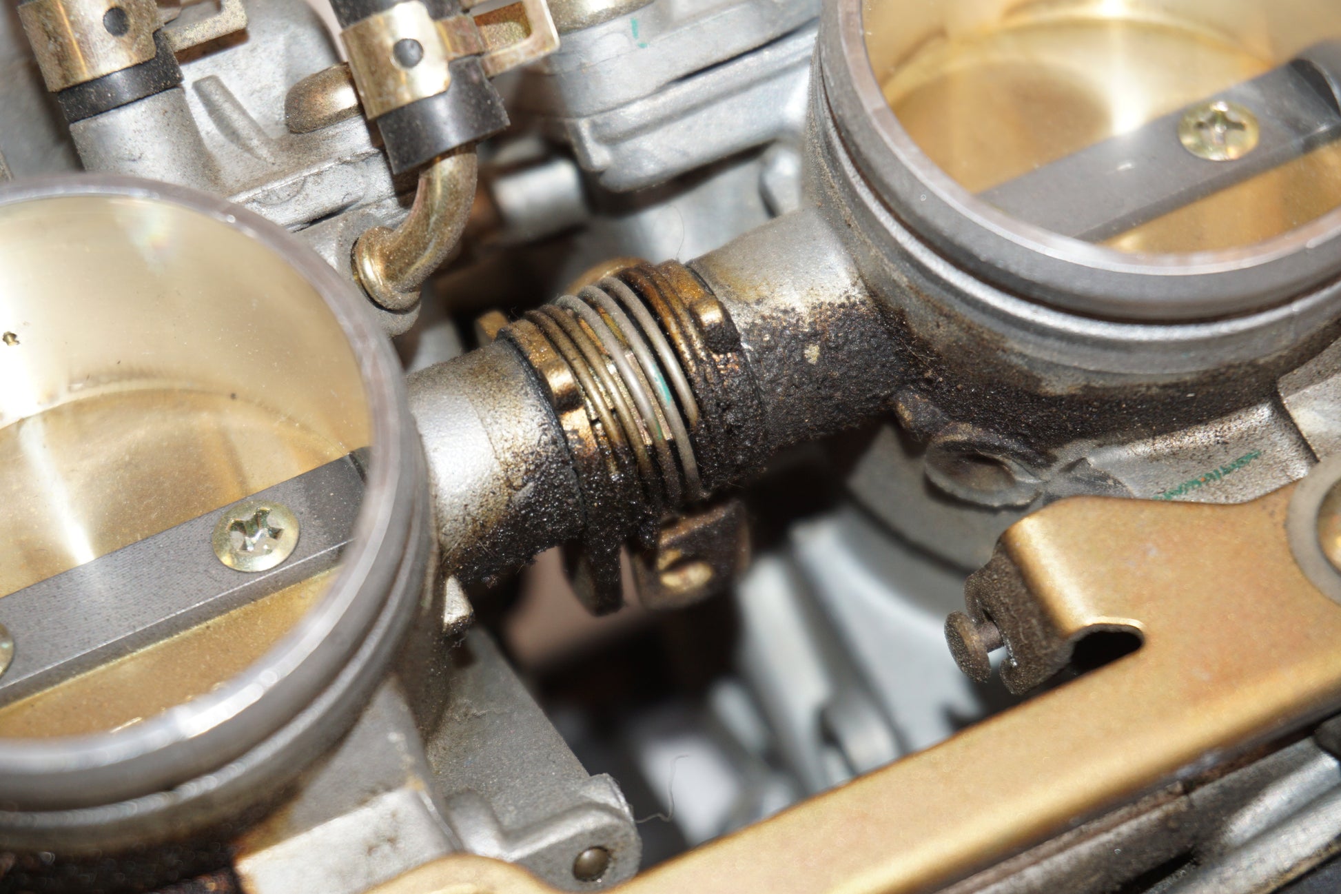 Extrabild2 på Förgasare från en Kawasaki ZX-6R -2002 motorcykel.