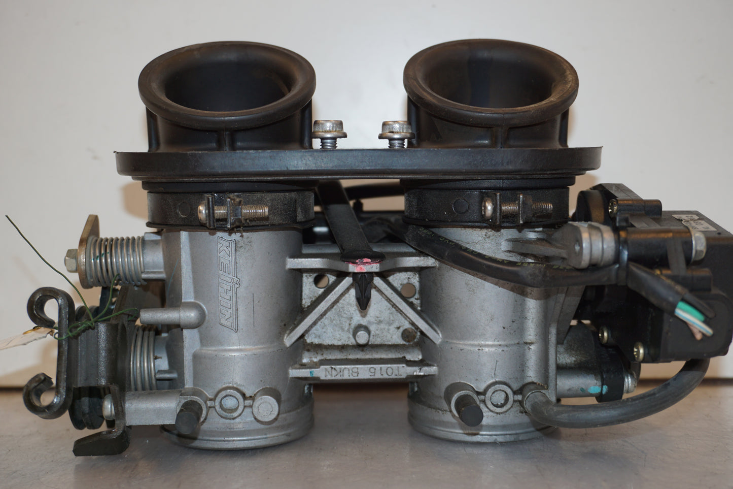 Baksidan på Insprutbrygga från en Kawasaki ER-6F -2007 motorcykel.