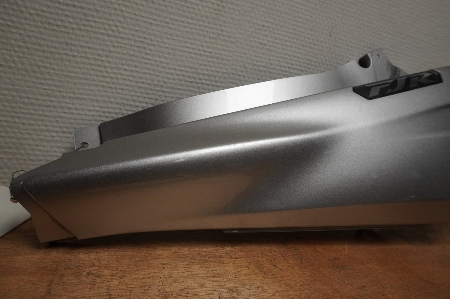 Baksidan på Sidopanel från en Yamaha FJR 1300 -2016 motorcykel.