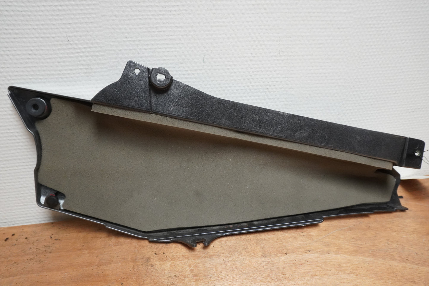 Vänster sida på Sidopanel från en Yamaha FJR 1300 -2016 motorcykel.