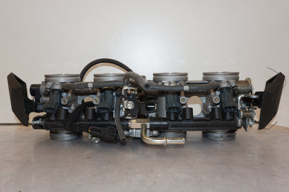 Snett uppifrån på Spjällhus från en Kawasaki Z 800 -2014 motorcykel.