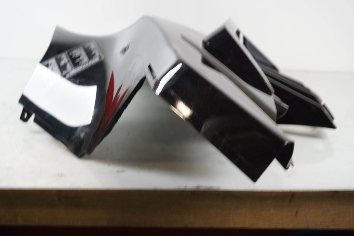 Snett uppifrån på Sidkåpa från en Kawasaki GTR 1400 -2008 motorcykel.