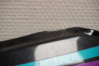 Snett nerifrån på Bakvinge från en Yamaha FZR 1000 -1993 motorcykel.