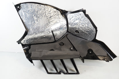 Snett nerifrån på Sidkåpa från en Kawasaki GTR 1400 -2008 motorcykel.