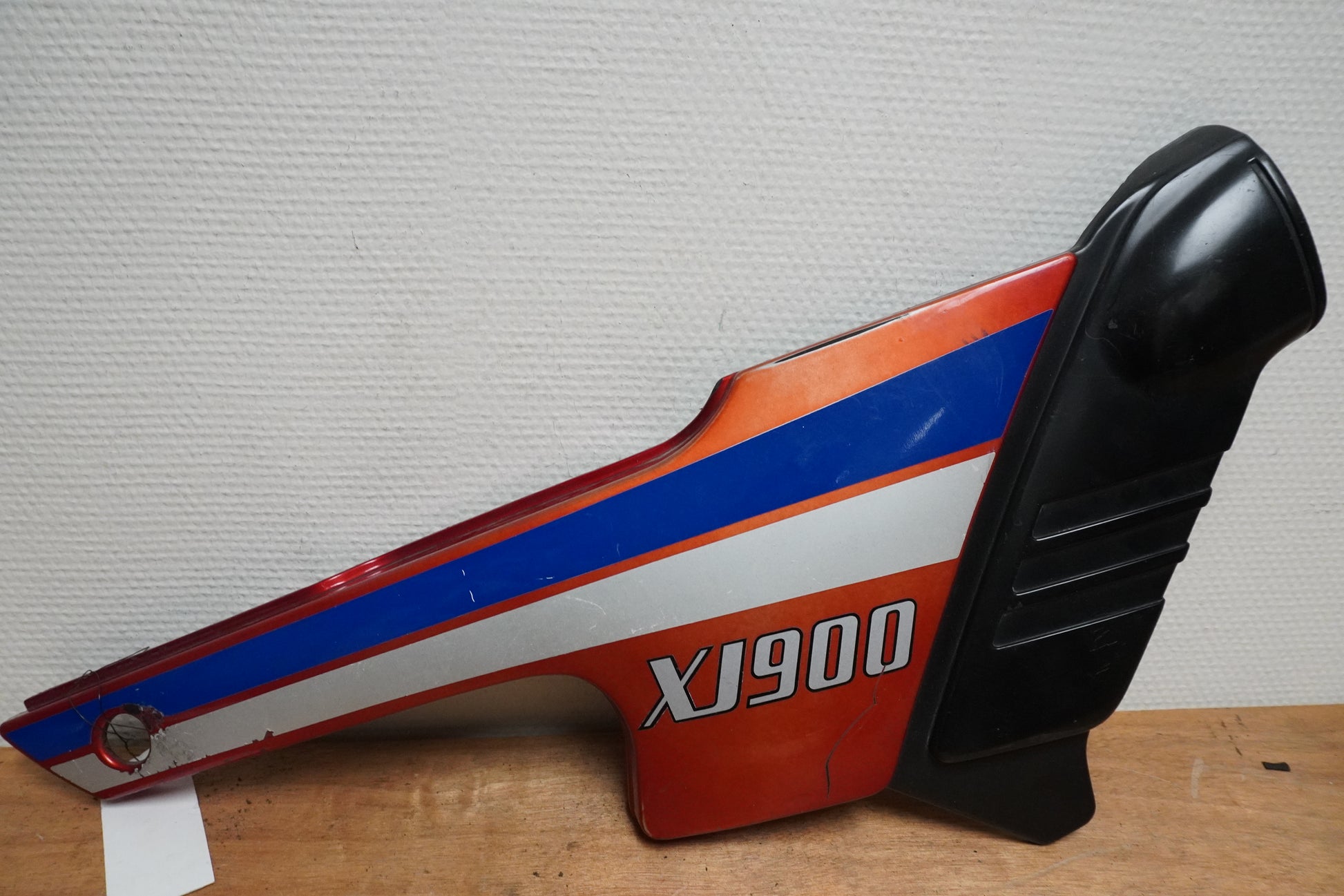 Framsidan på Sidopanel från en Yamaha XJ 900 -1983 motorcykel.