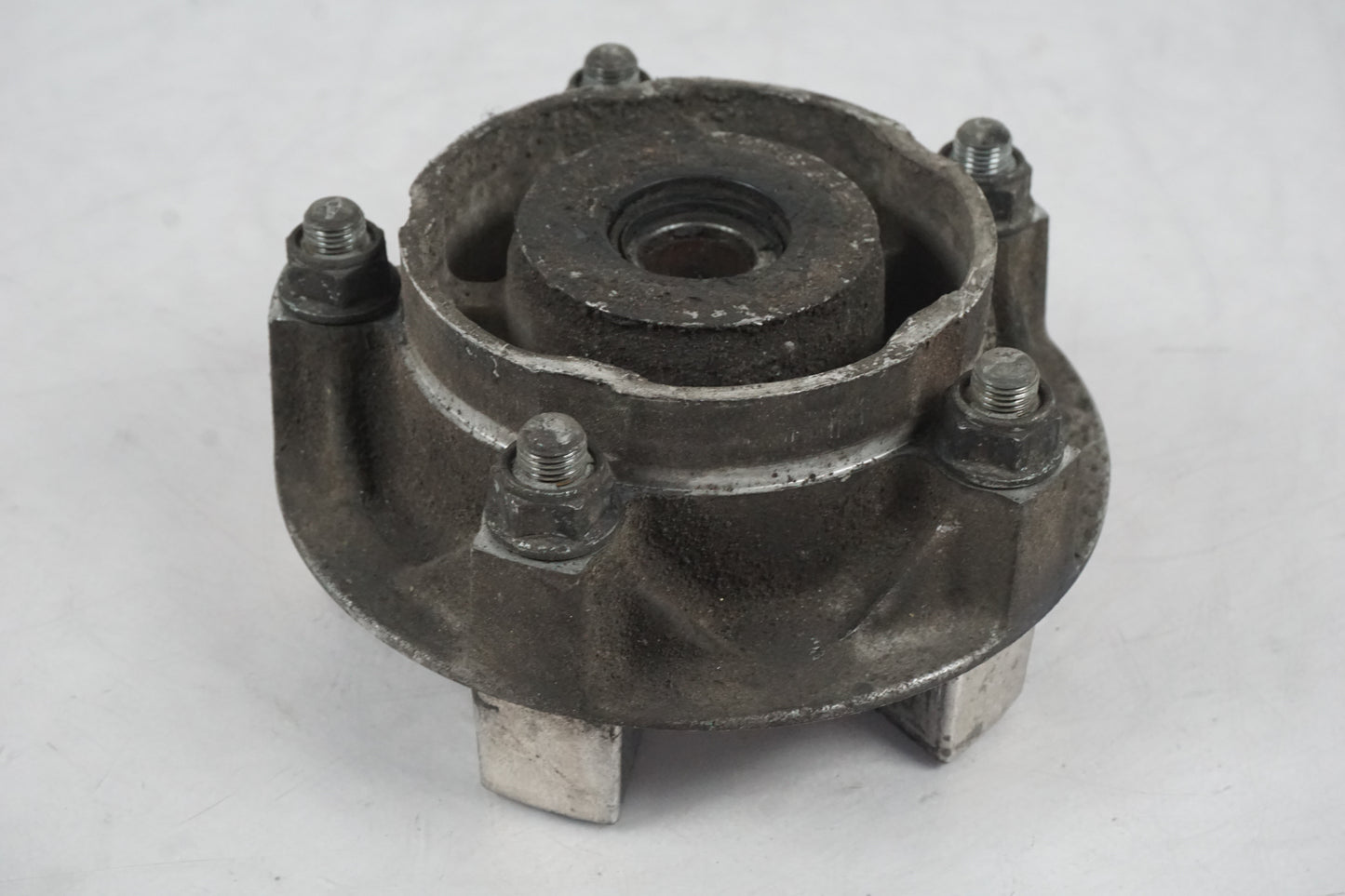 Höger sida på Drevfäste från en Honda CBR 900 RR -1997 motorcykel.