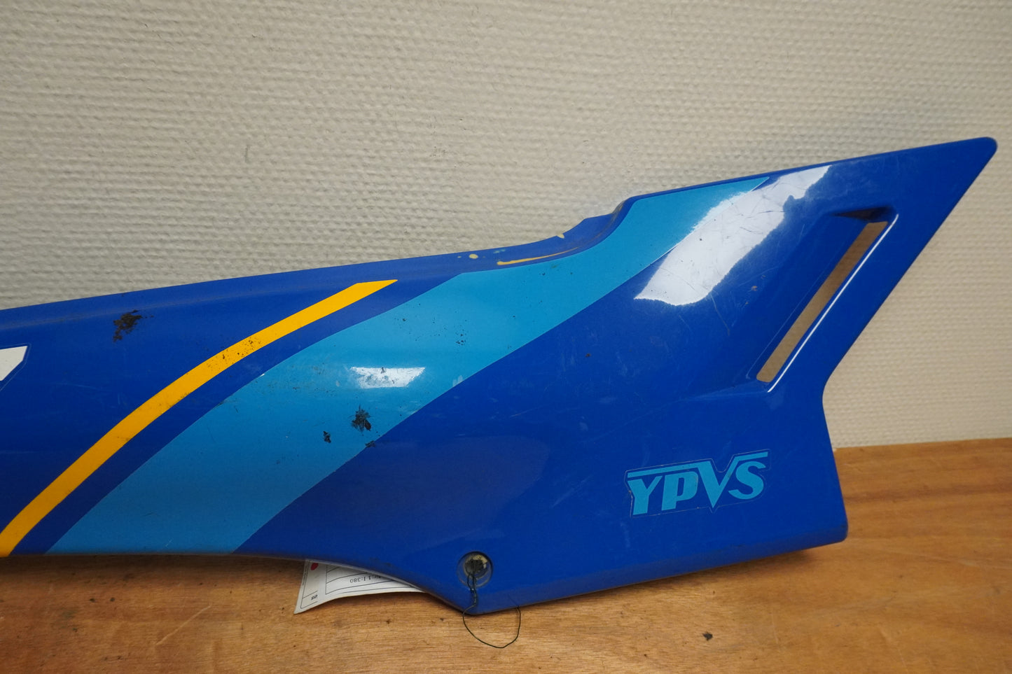 Baksidan på Sidopanel från en Yamaha TZR 125 -1989 motorcykel.
