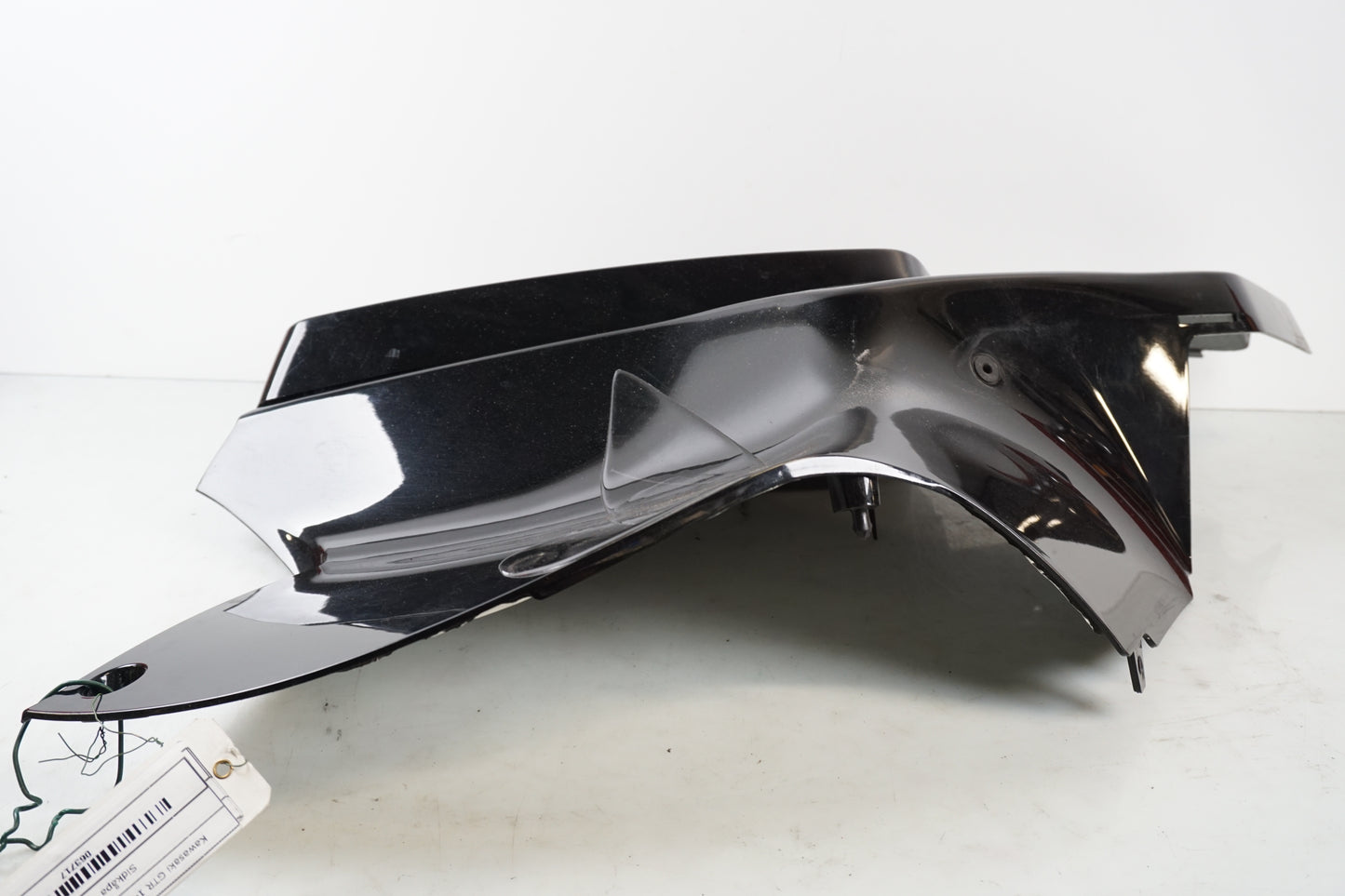 Snett uppifrån på Sidkåpa från en Kawasaki GTR 1400 -2008 motorcykel.