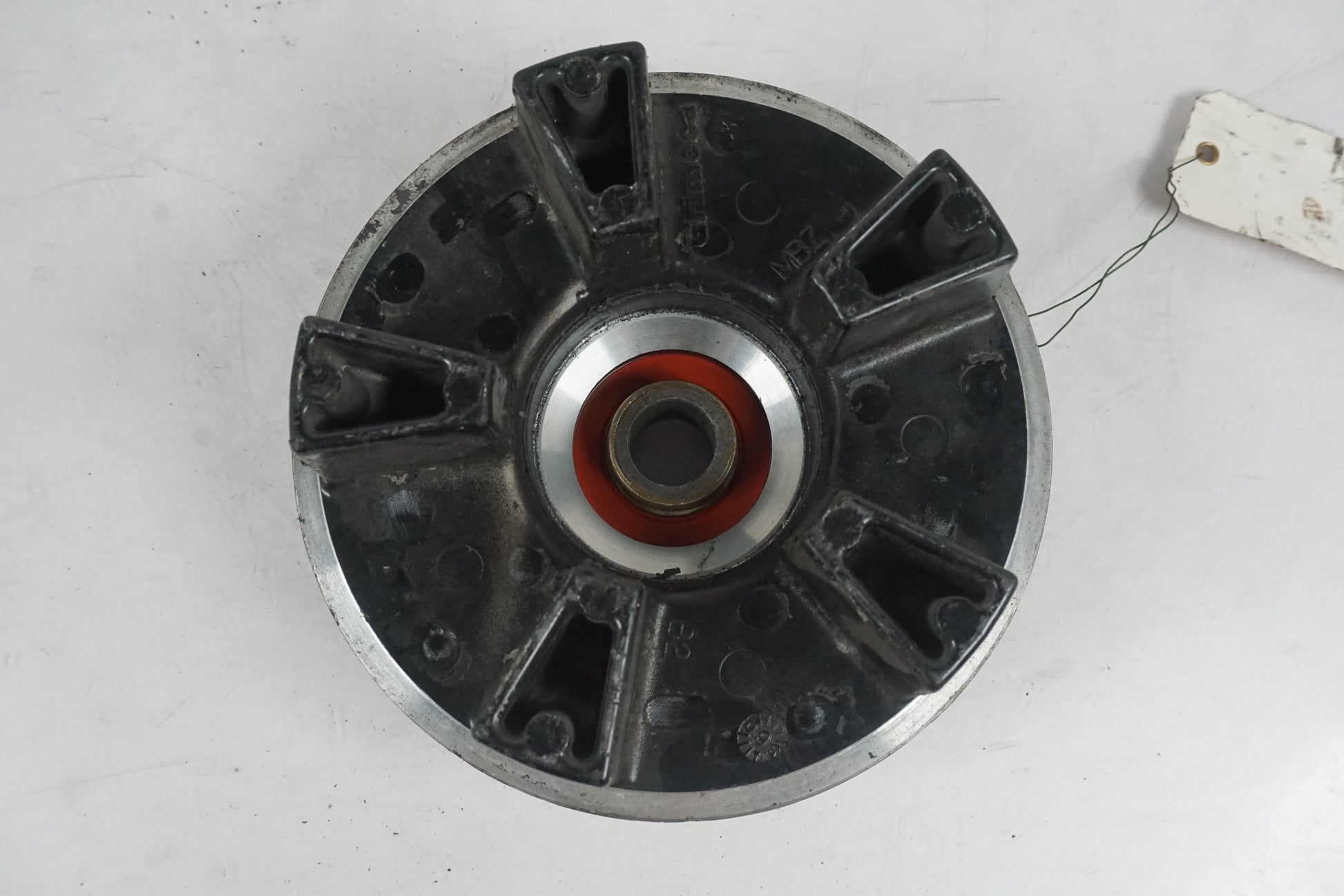 Vänster sida på Drevfäste från en Honda CBF 1000 -2007 motorcykel.