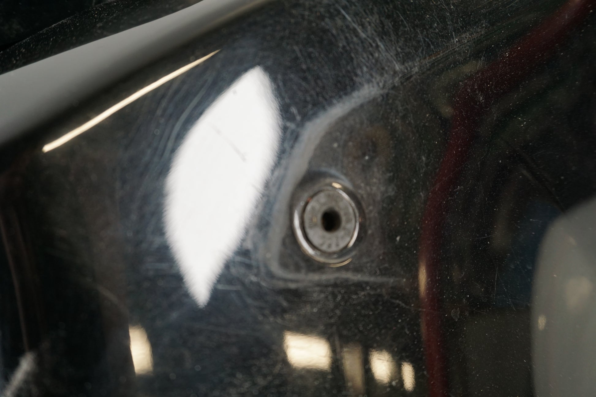 Snett nerifrån på Sidkåpa från en Kawasaki GTR 1400 -2008 motorcykel.