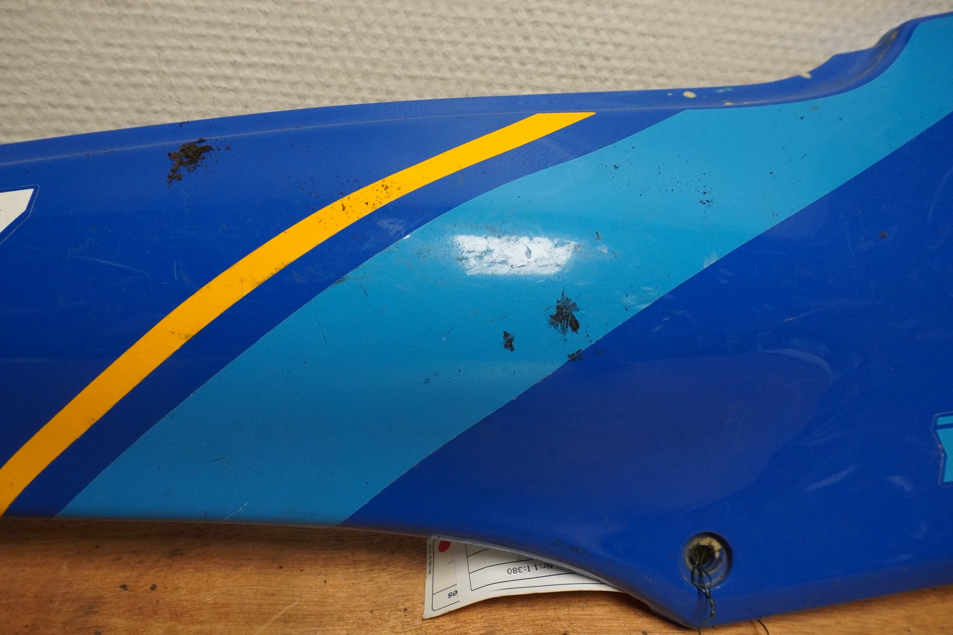 Snett uppifrån på Sidopanel från en Yamaha TZR 125 -1989 motorcykel.