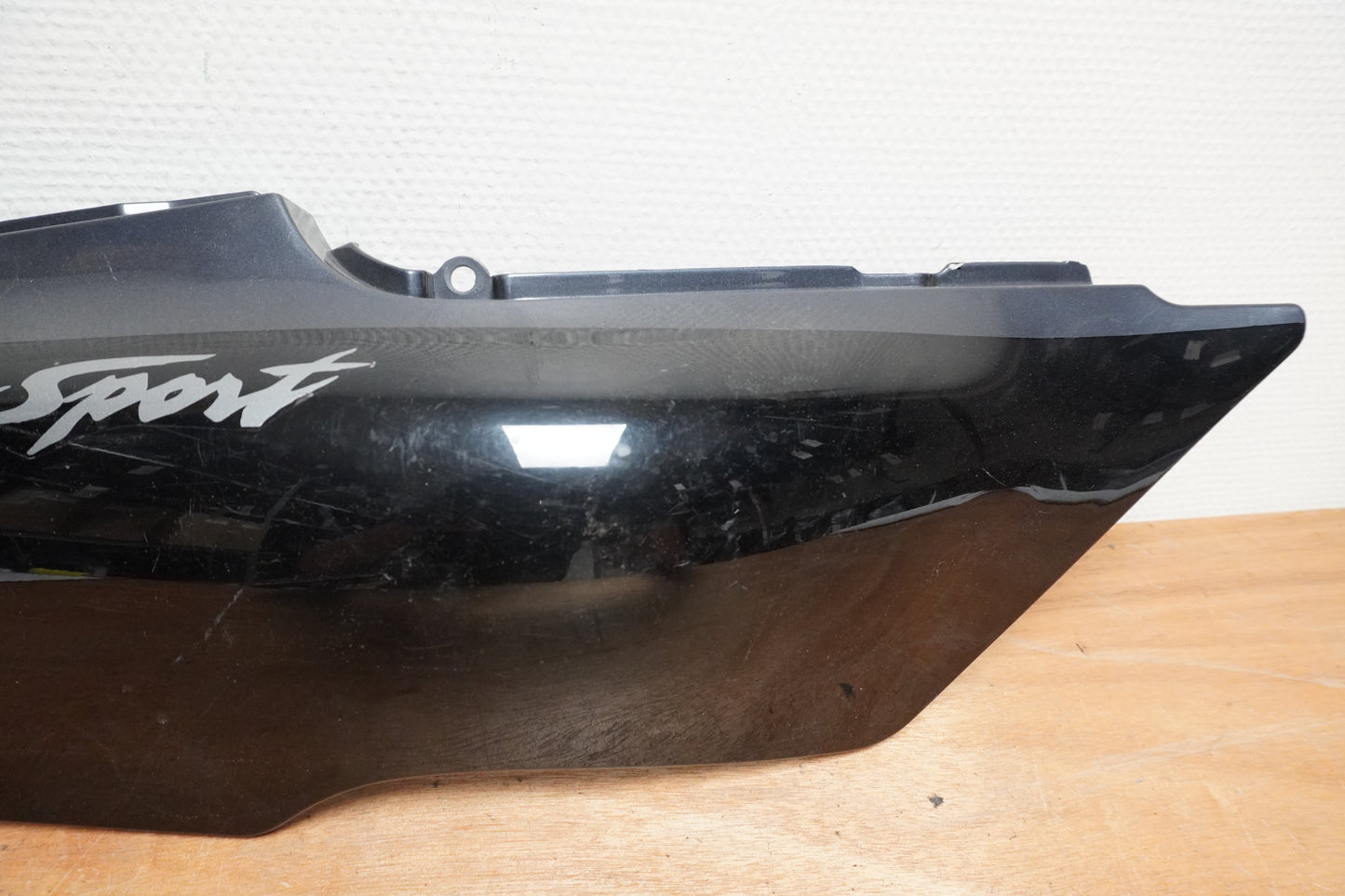 Höger sida på Bakvinge från en Yamaha FZR 600 -1991 motorcykel.