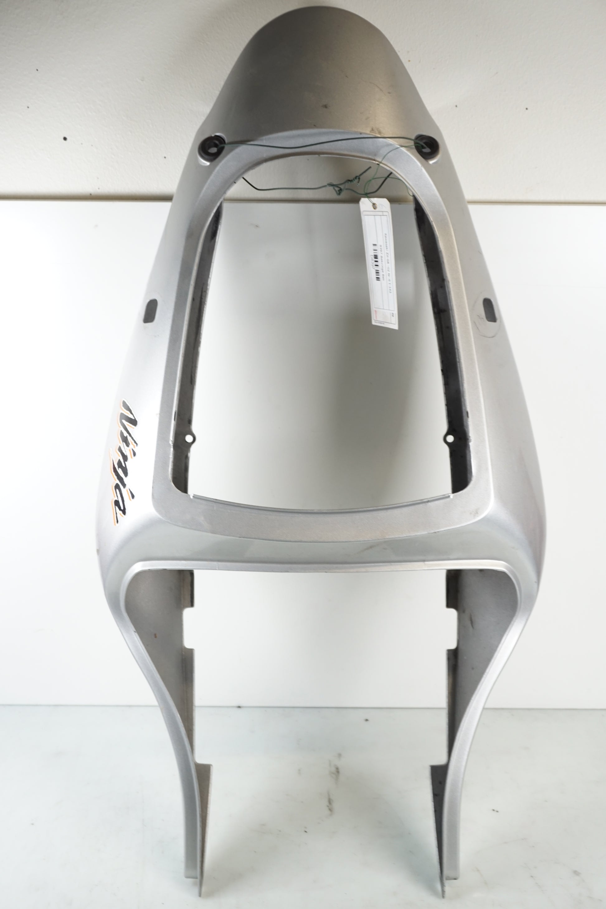 Framsidan på Bakvinge från en Kawasaki ZX-6R -2002 motorcykel.