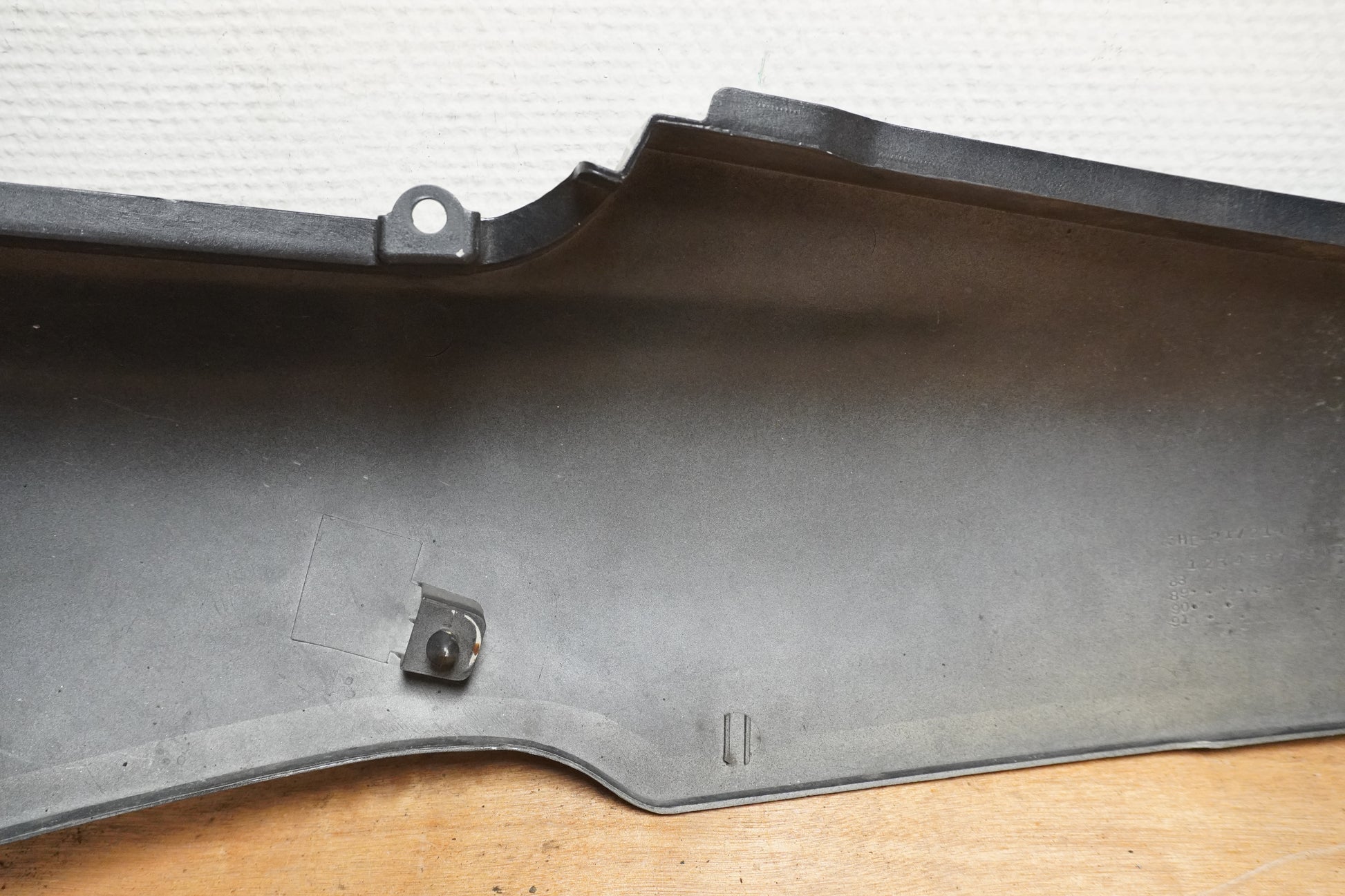 Snett uppifrån på Bakvinge från en Yamaha FZR 600 -1991 motorcykel.