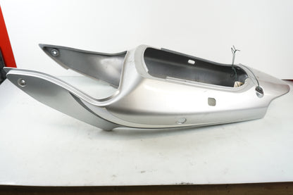 Snett uppifrån på Bakvinge från en Kawasaki ZX-6R -2002 motorcykel.