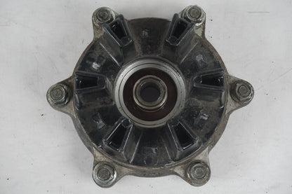 Snett uppifrån på Drevfäste från en Honda XL 650 V -2004 motorcykel.