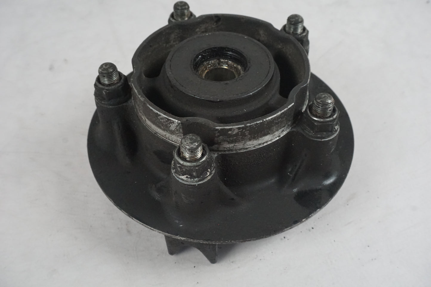 Vänster sida på Drevfäste från en Honda CBR 1100 XX -1998 motorcykel.