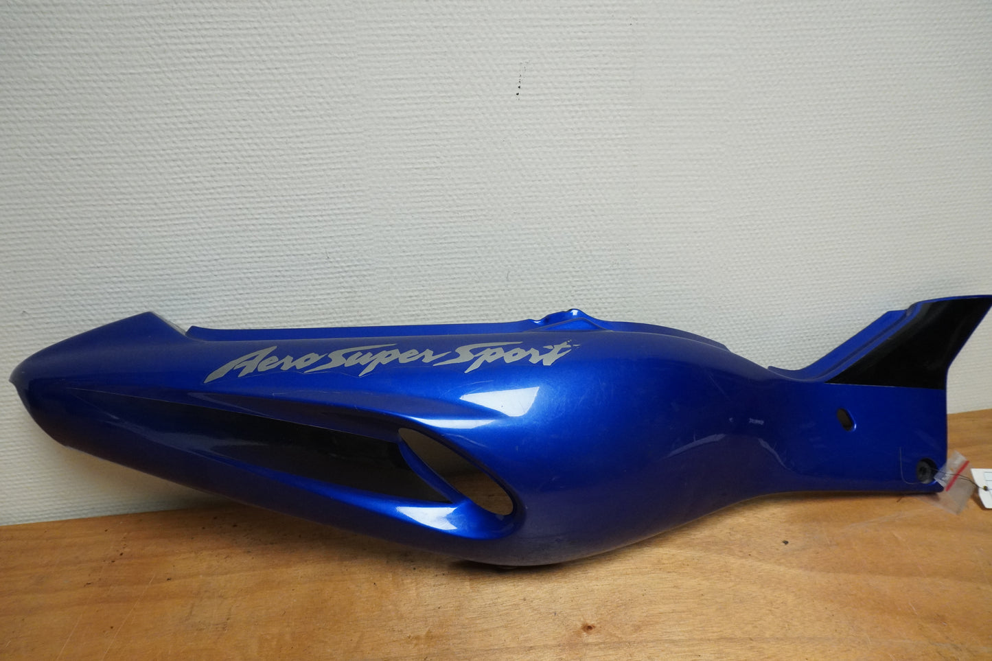 Framsidan på Bakvinge från en Yamaha YZF 1000 R -1997 motorcykel.