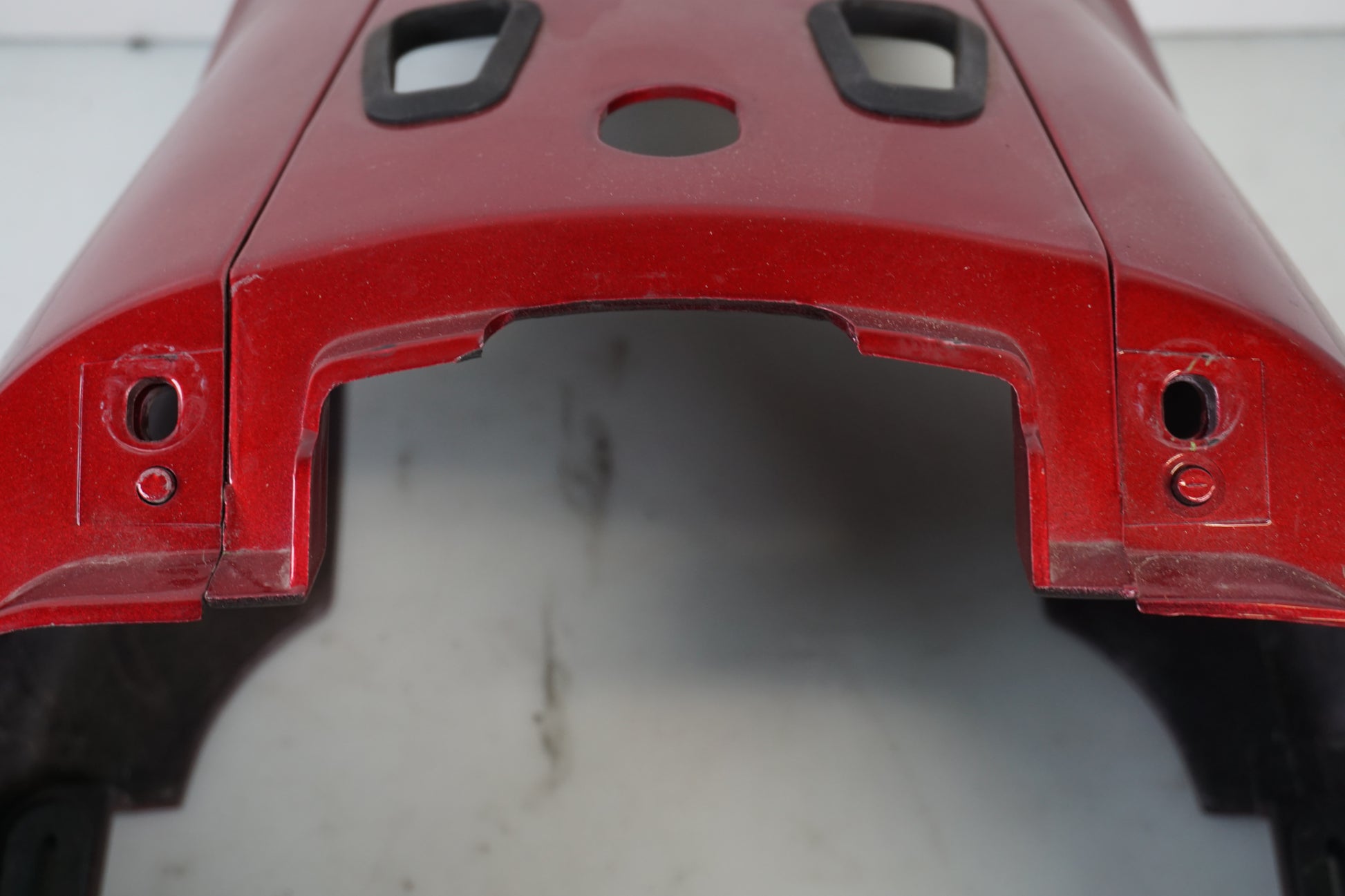 Snett nerifrån på Bakvinge från en Kawasaki ER 5 -2000 motorcykel.