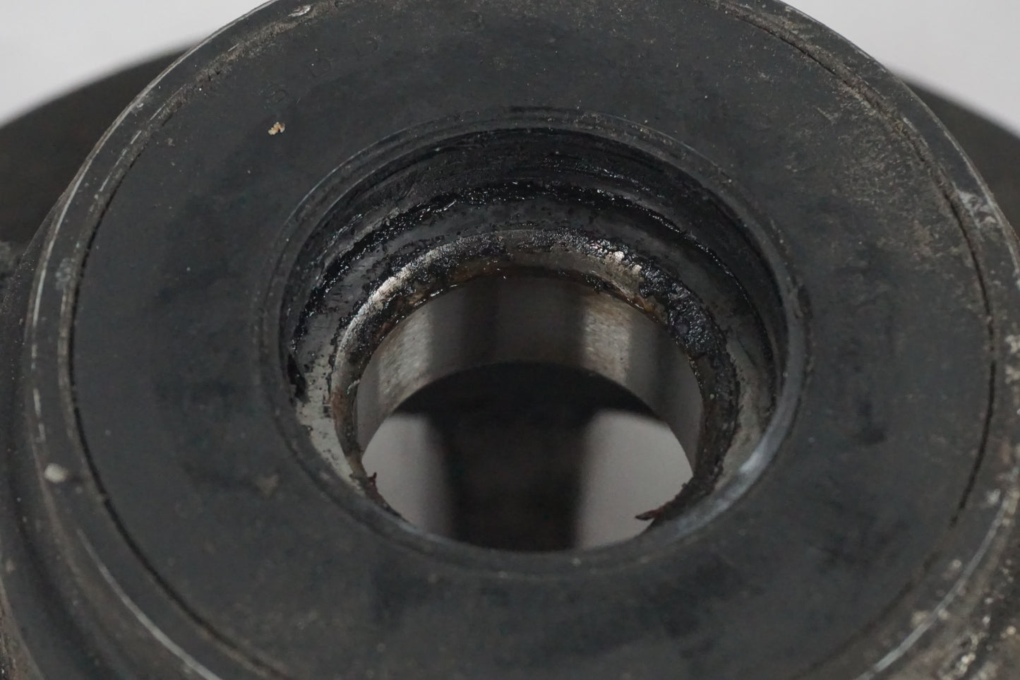 Vänster sida på Drevfäste från en Honda VFR 750 -1988 motorcykel.