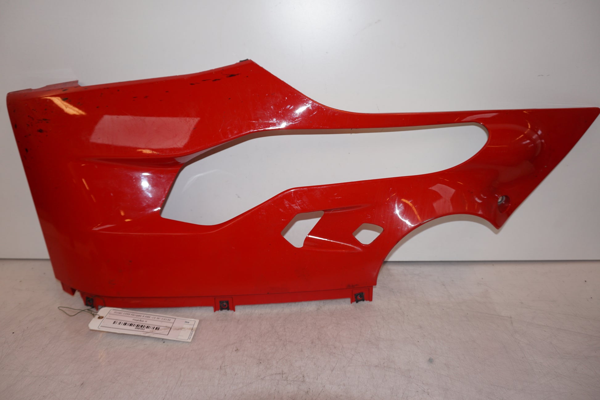 Framsidan på Magkåpa från en Ducati 1299 Panigale -2015 motorcykel.