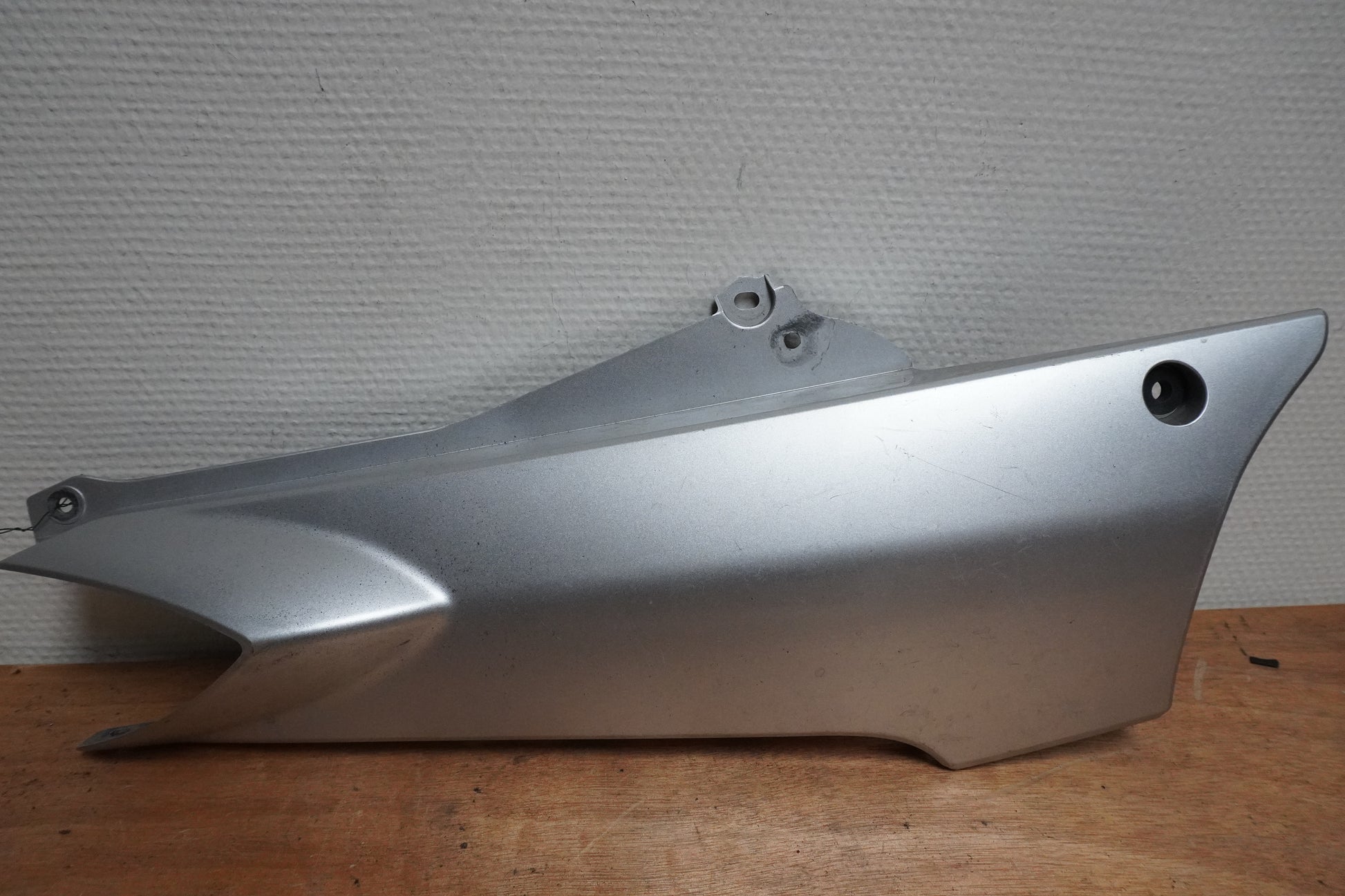 Framsidan på Sidopanel från en Yamaha FJR 1300 -2001 motorcykel.