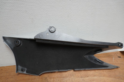 Baksidan på Sidopanel från en Yamaha FJR 1300 -2001 motorcykel.