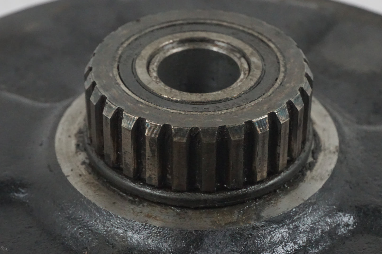 Vänster sida på Drivfäste från en Honda CTX 1300 -2014 motorcykel.