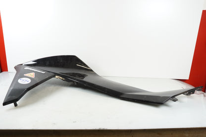 Baksidan på Sidkåpa från en Husqvarna TR 650 Strada -2012 motorcykel.