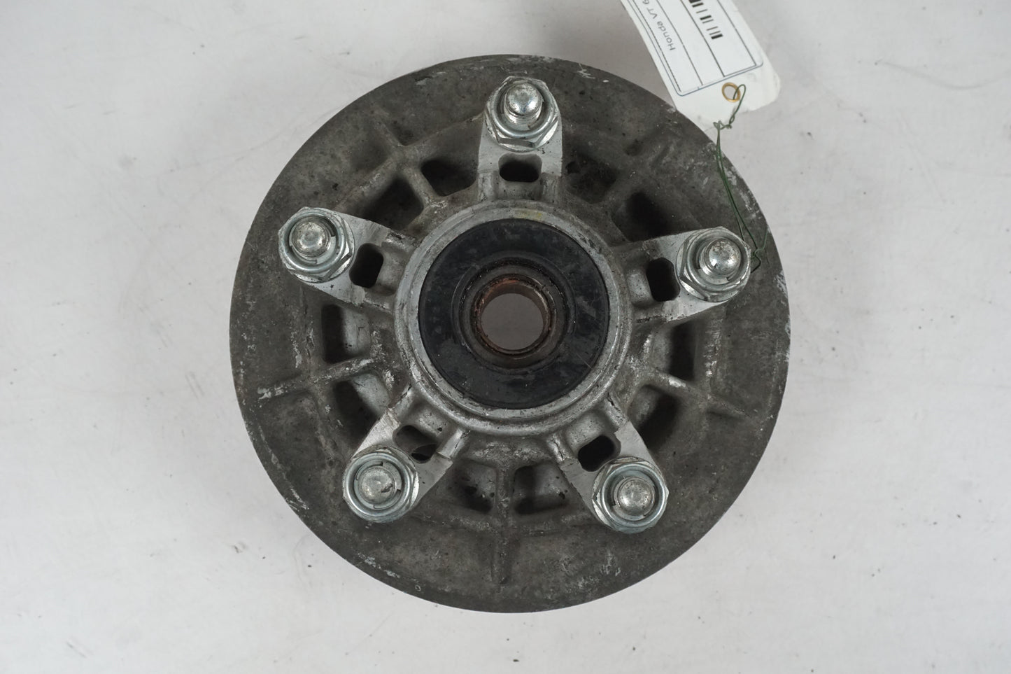 Baksidan på Drevfäste från en Honda VT 600 C -1999 motorcykel.