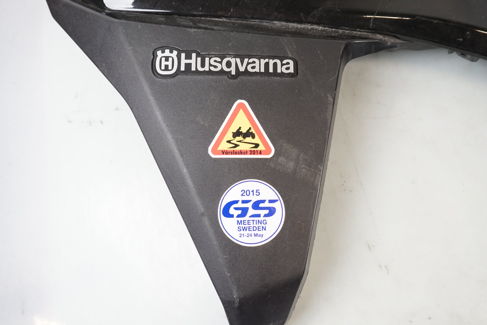 Höger sida på Sidkåpa från en Husqvarna TR 650 Strada -2012 motorcykel.