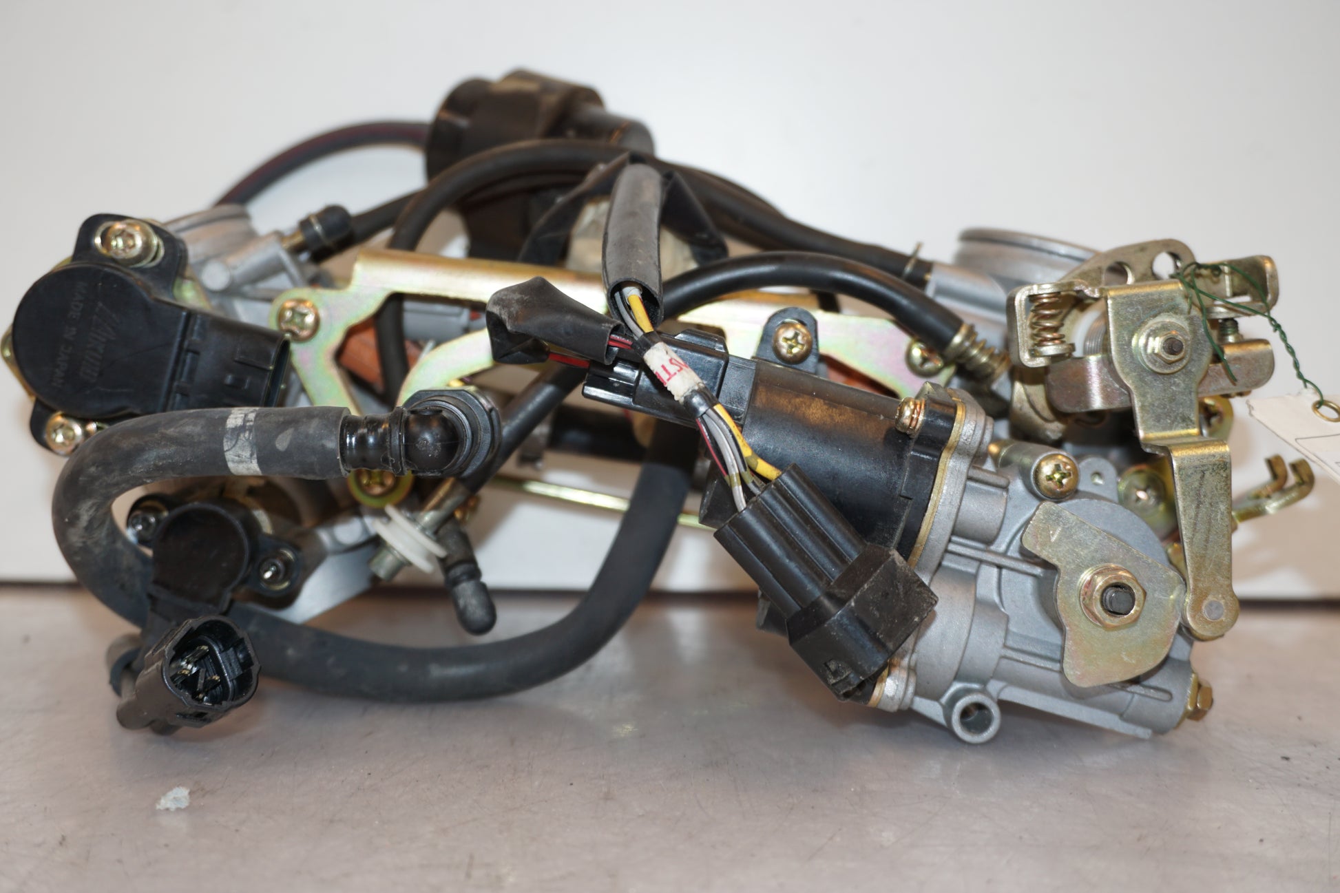 Baksidan på Insprutbrygga från en Suzuki SV 650 -2004 motorcykel.