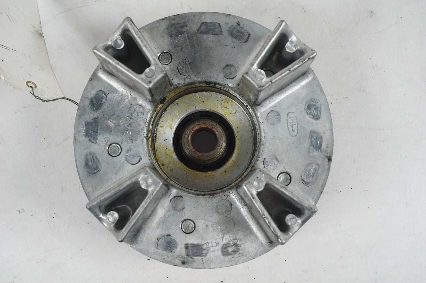 Snett uppifrån på Drevfäste från en Honda VT 600 C -1999 motorcykel.