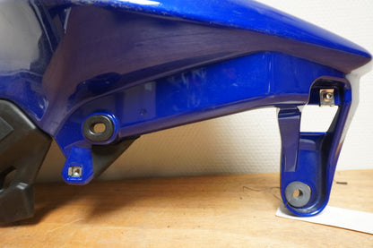 Höger sida på Bensintankskåpa från en Yamaha MT-07 Tracer -2016 motorcykel.