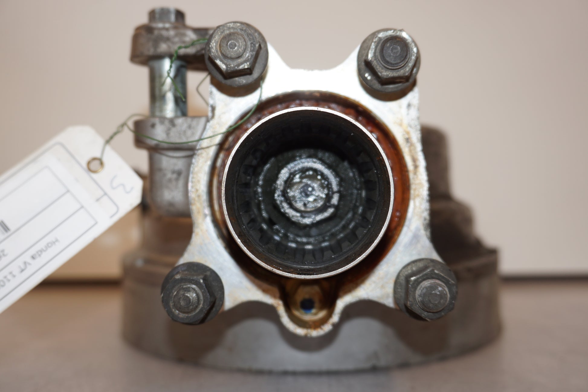 Baksidan på Slutväxel från en Honda VT 1100 C -1997 motorcykel.