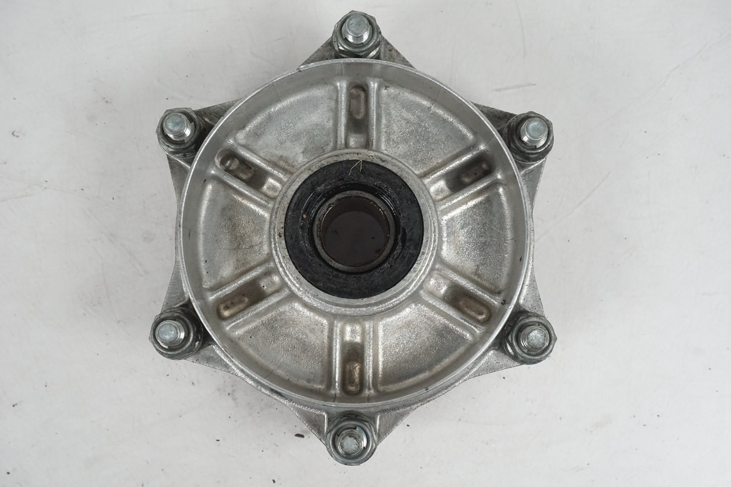 Baksidan på Drevfäste från en Honda CBR 900 RR -2000 motorcykel.