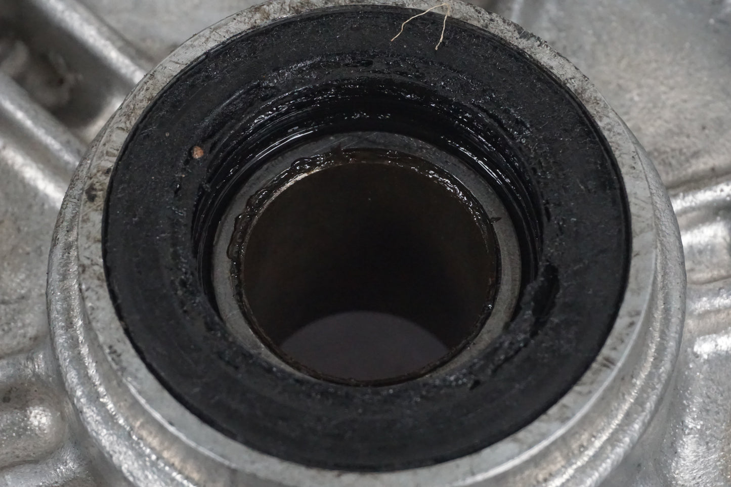 Höger sida på Drevfäste från en Honda CBR 900 RR -2000 motorcykel.