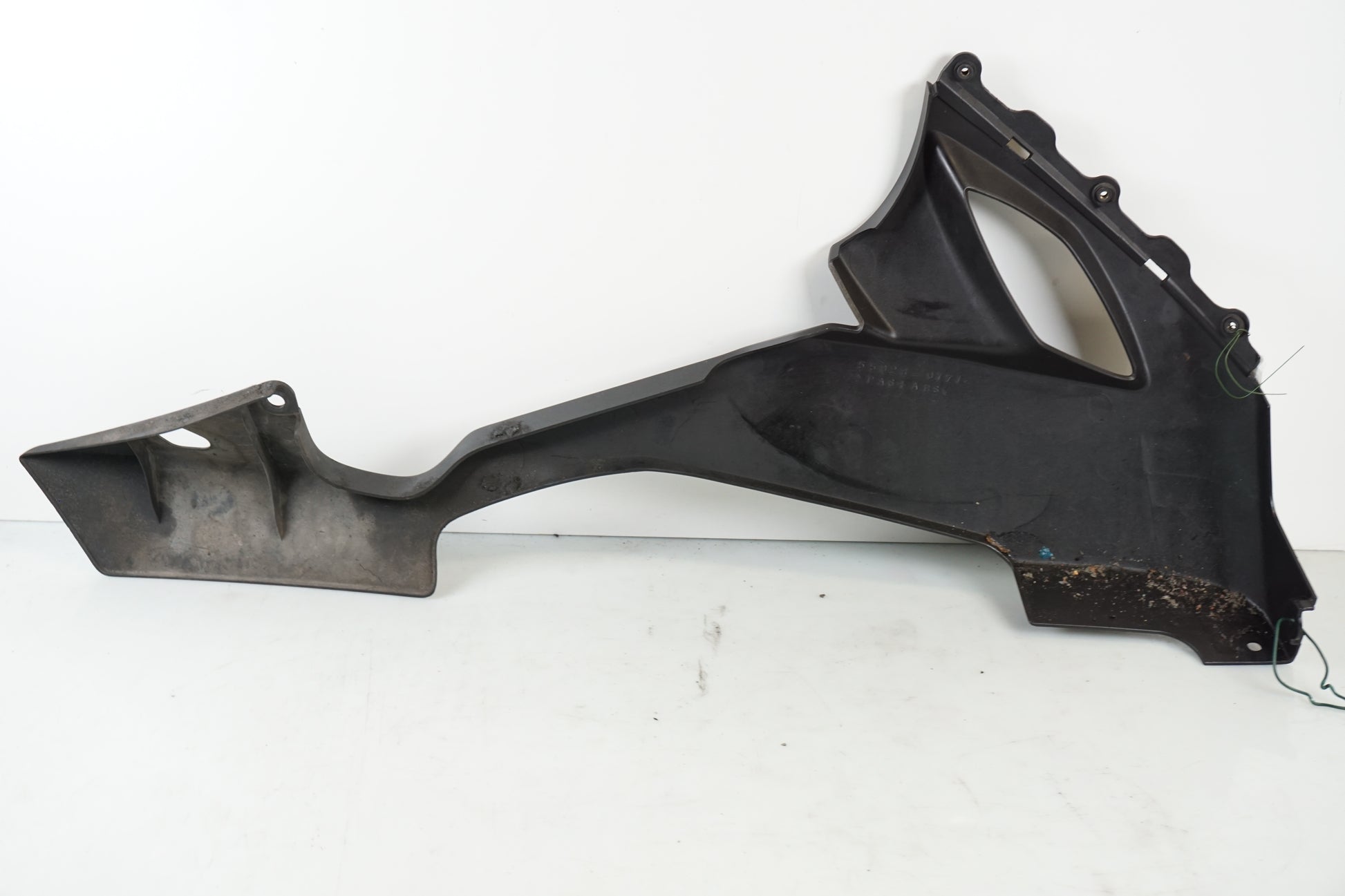 Snett nerifrån på Magkåpa från en Kawasaki ZX-10R -2008 motorcykel.