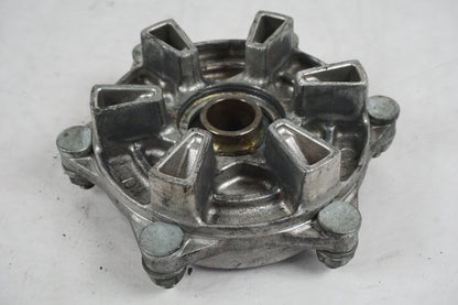 Snett uppifrån på Drevfäste från en Honda CBR 900 RR -2000 motorcykel.