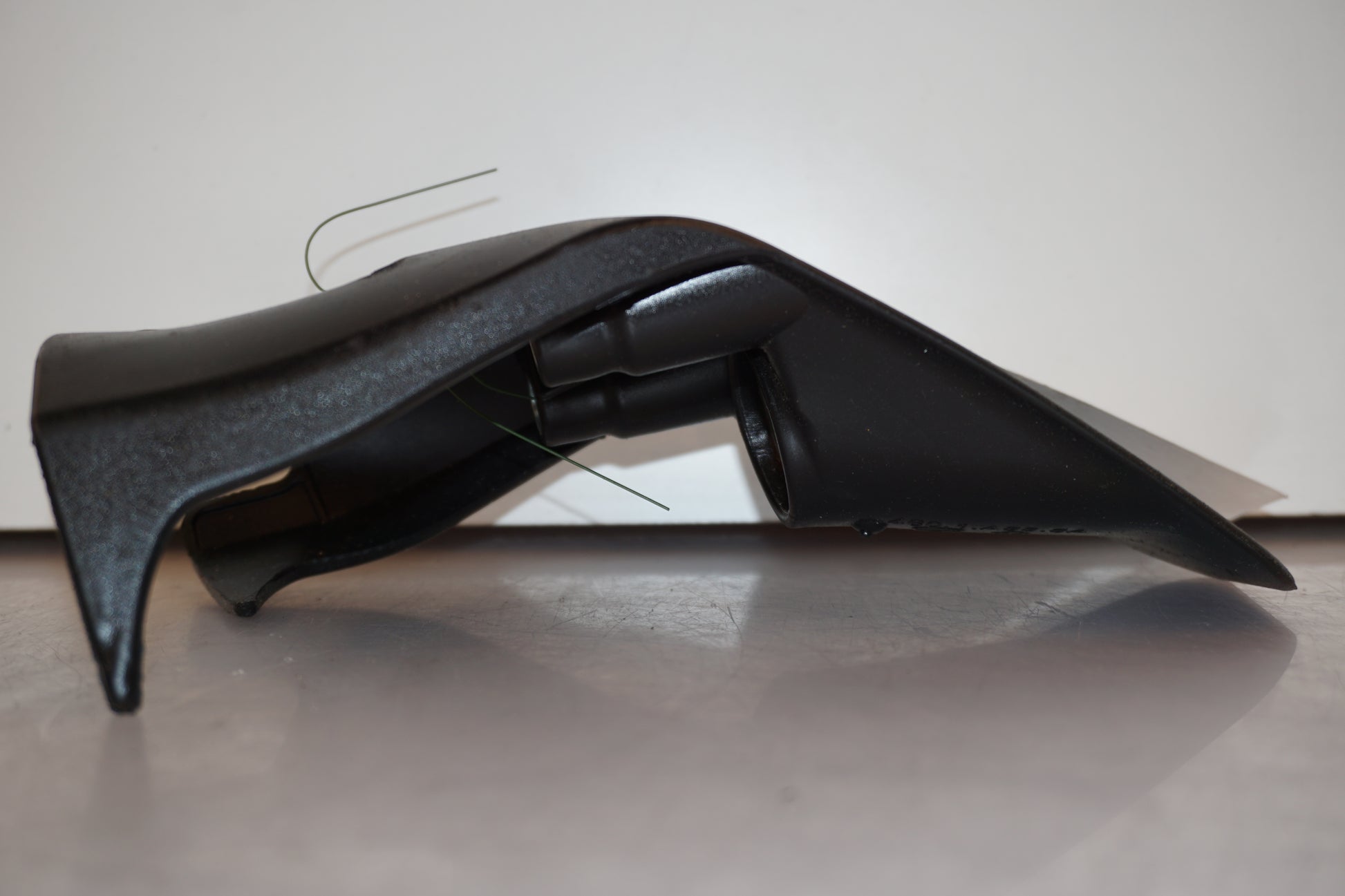 Höger sida på Bensintankskåpa från en Ducati Monster 1200 -2016 motorcykel.