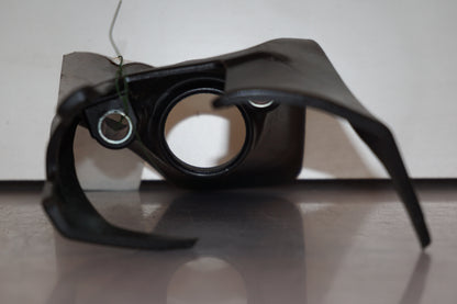 Vänster sida på Bensintankskåpa från en Ducati Monster 1200 -2016 motorcykel.