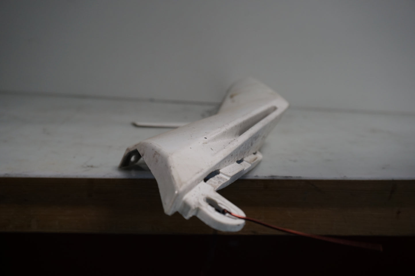 Höger sida på Bakvinge från en Husqvarna TR 650 Strada -2012 motorcykel.