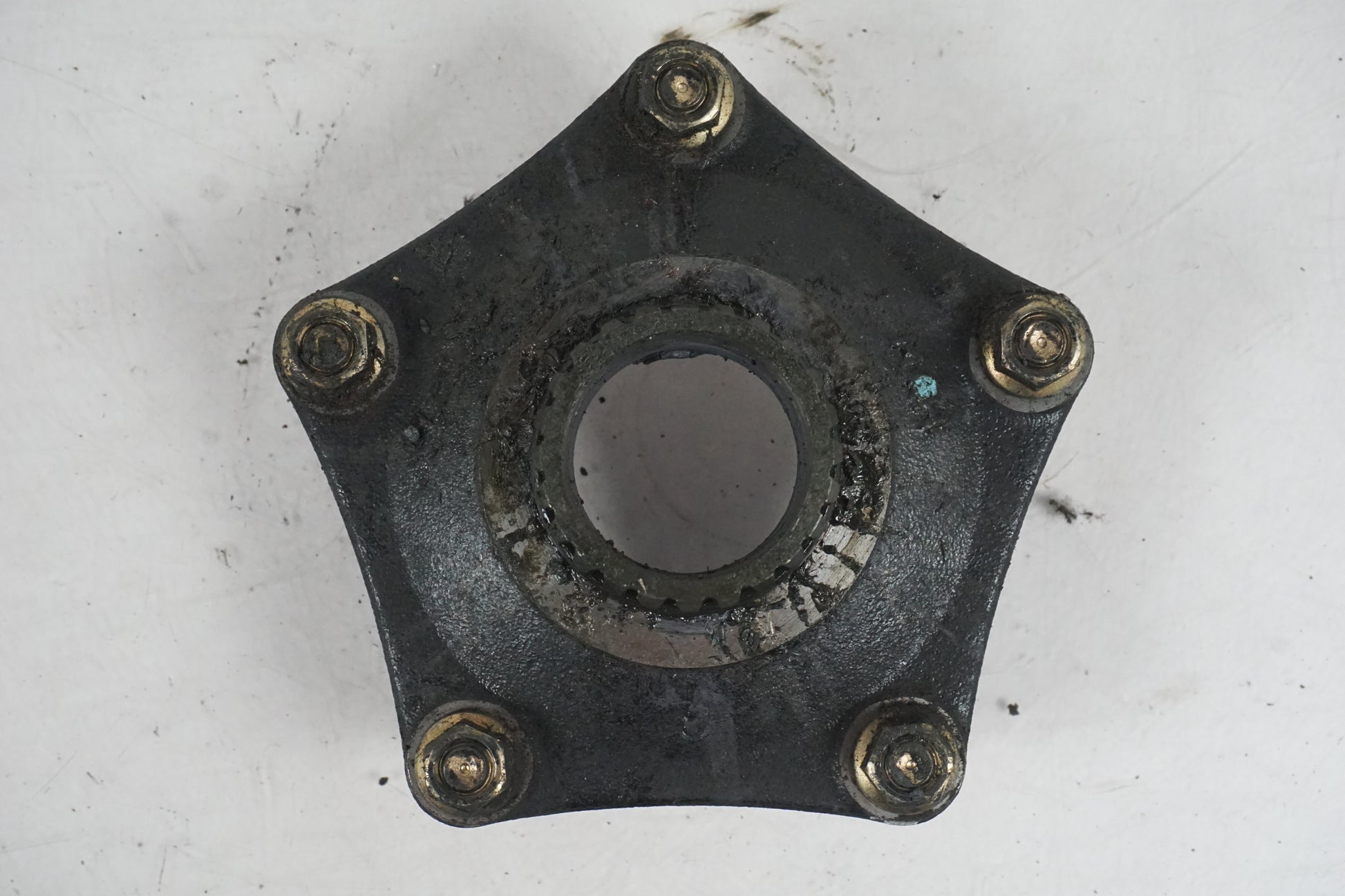 Baksidan på Drivfäste från en Honda VT 1100 C -2000 motorcykel.