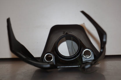 Snett nerifrån på Bensintankskåpa från en Ducati Monster 1200 -2016 motorcykel.