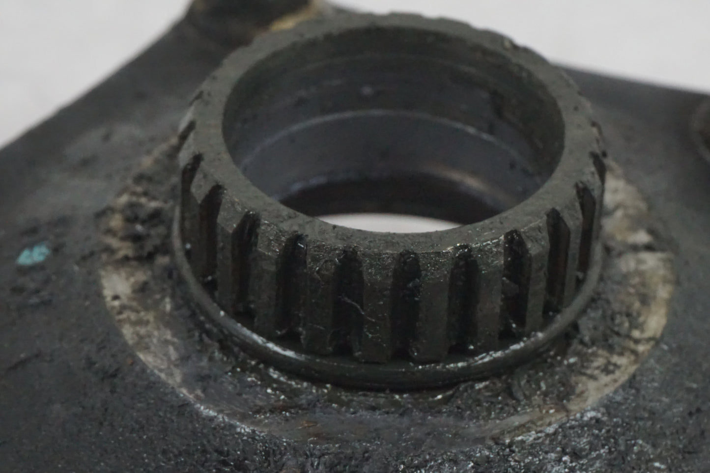 Snett uppifrån på Drivfäste från en Honda VT 1100 C -2000 motorcykel.