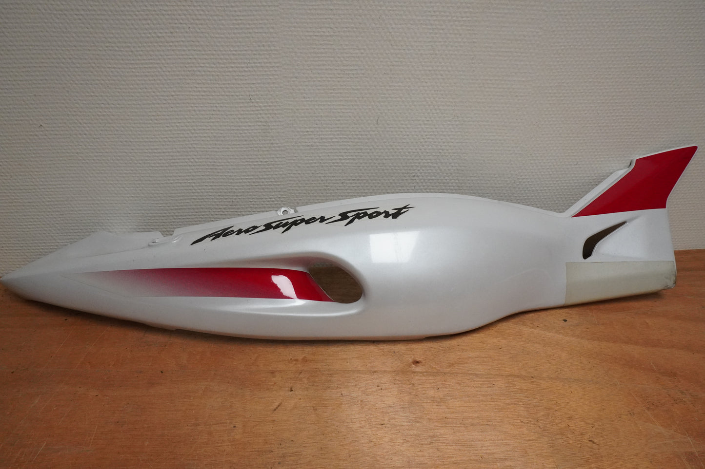 Framsidan på Bakvinge från en Yamaha YZF 600 R -1996 motorcykel.