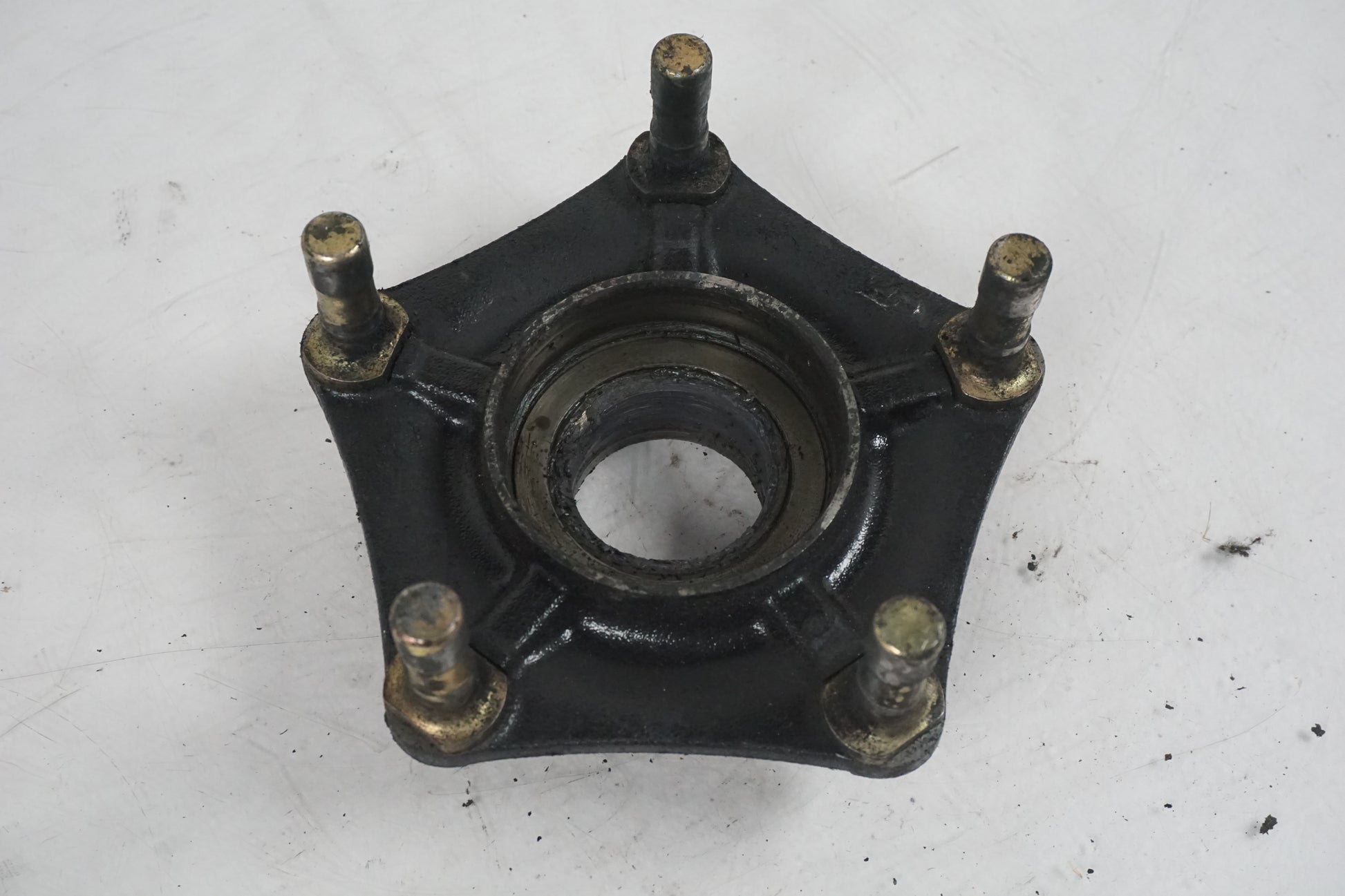 Snett nerifrån på Drivfäste från en Honda VT 1100 C -2000 motorcykel.