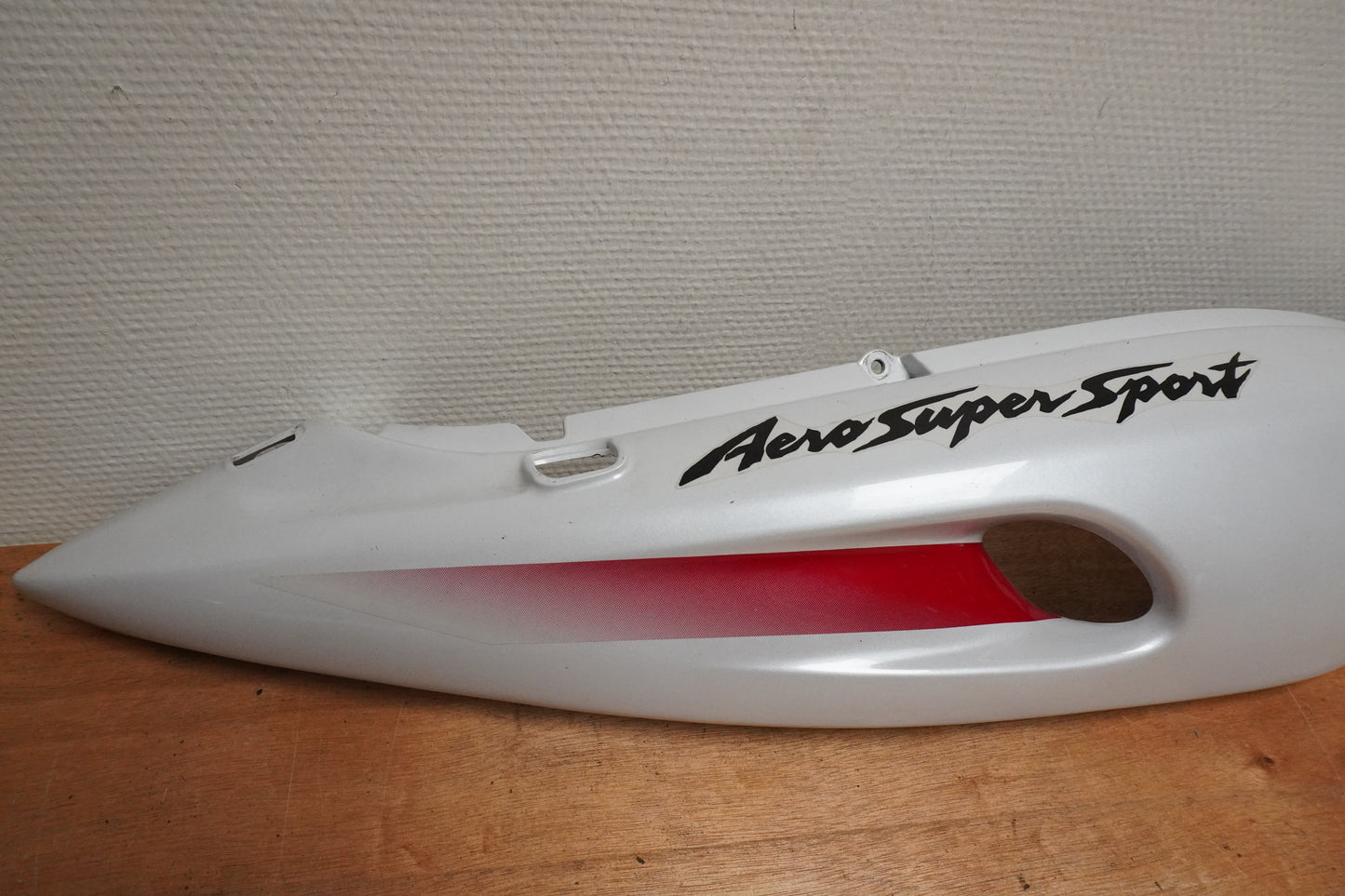 Baksidan på Bakvinge från en Yamaha YZF 600 R -1996 motorcykel.