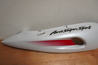 Baksidan på Bakvinge från en Yamaha YZF 600 R -1996 motorcykel.